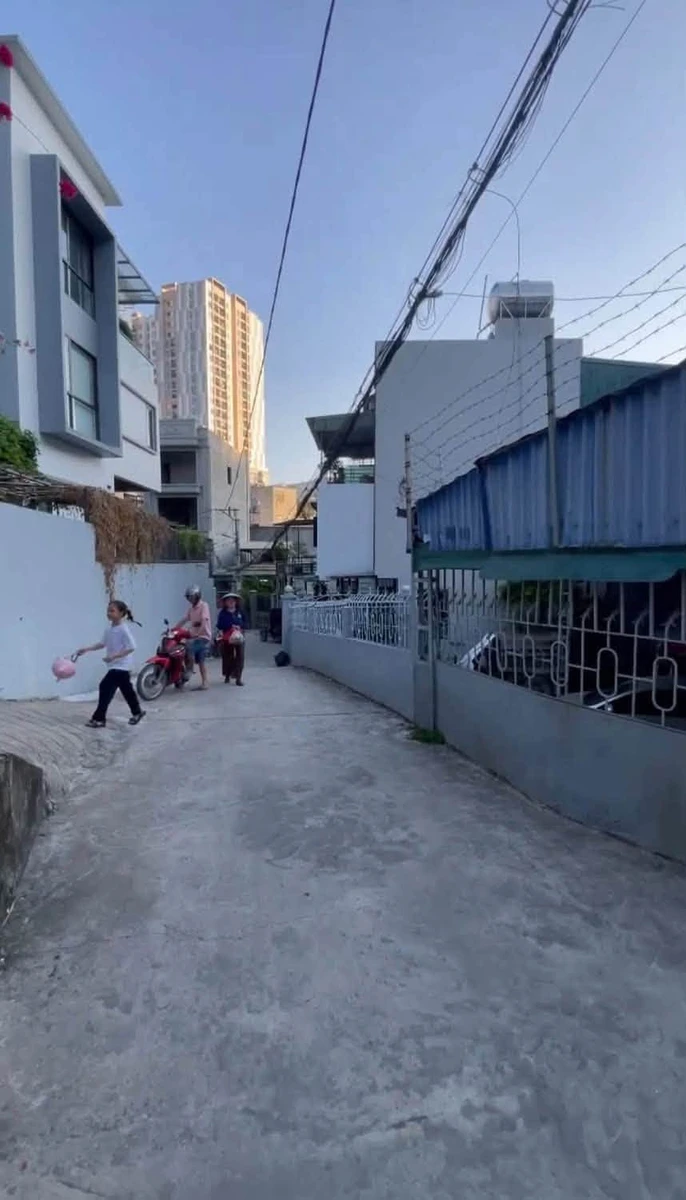 Bán đất 78m² có nhà C4, 3 mặt tiền, gần Cao Thắng - Ảnh thu nhỏ 2