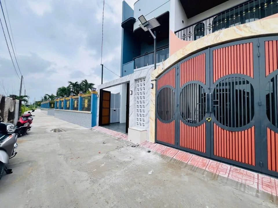 Bán nhà phố 3PN 130m² gần Chợ Trung Thành, Bình Chánh 2,85 tỷ - Ảnh 1