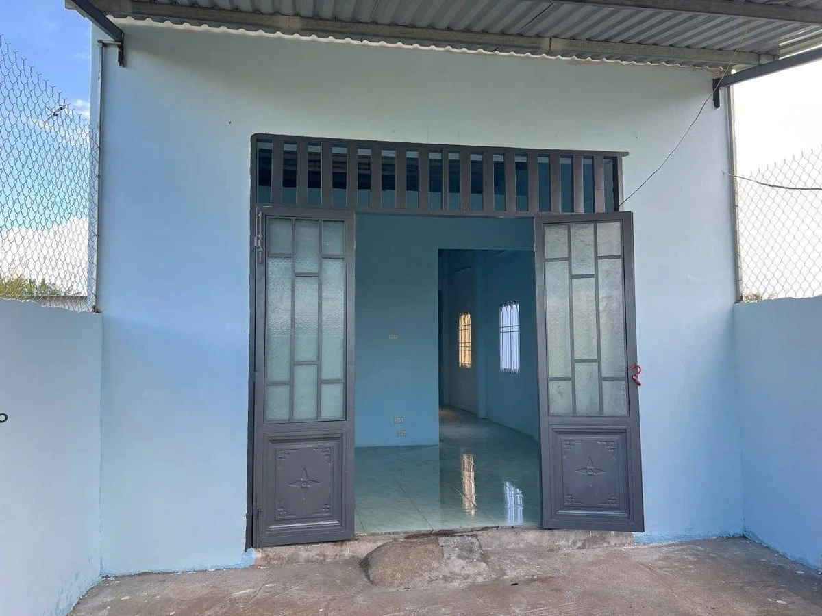 Bán nhà mặt tiền Hòa Khánh, Long An, 100m² 2 phòng - Ảnh thu nhỏ 3