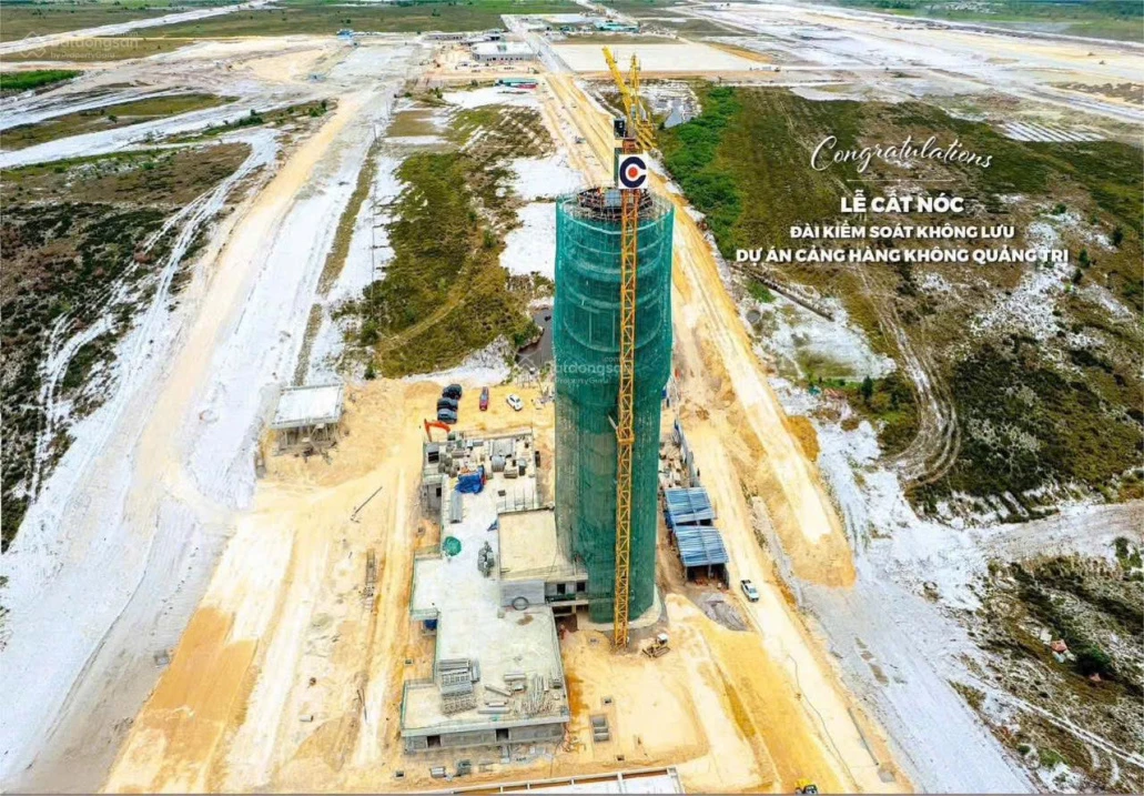 Chính chủ bán lô đất 215m2 chỉ 3tr/m2 cách sân bay, biển chỉ 500m sẵn sổ sang tên trong ngày - Ảnh 1