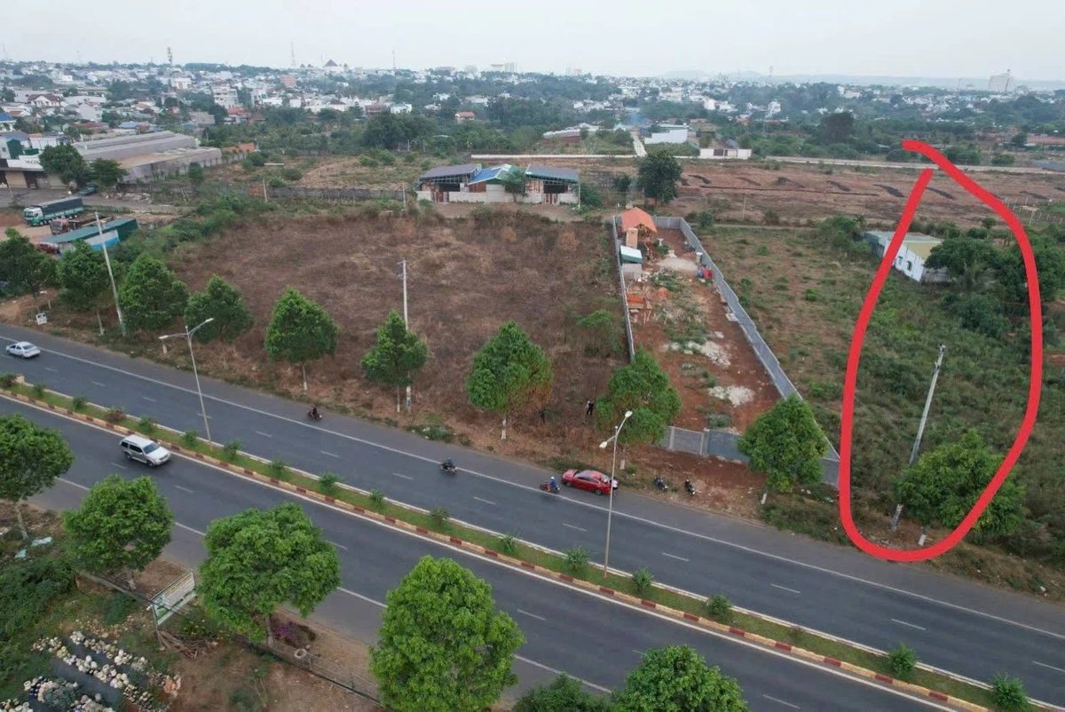 Bán đất 2 mặt tiền 4032 m² Buôn Ma Thuột 38 tỷ - Ảnh 1