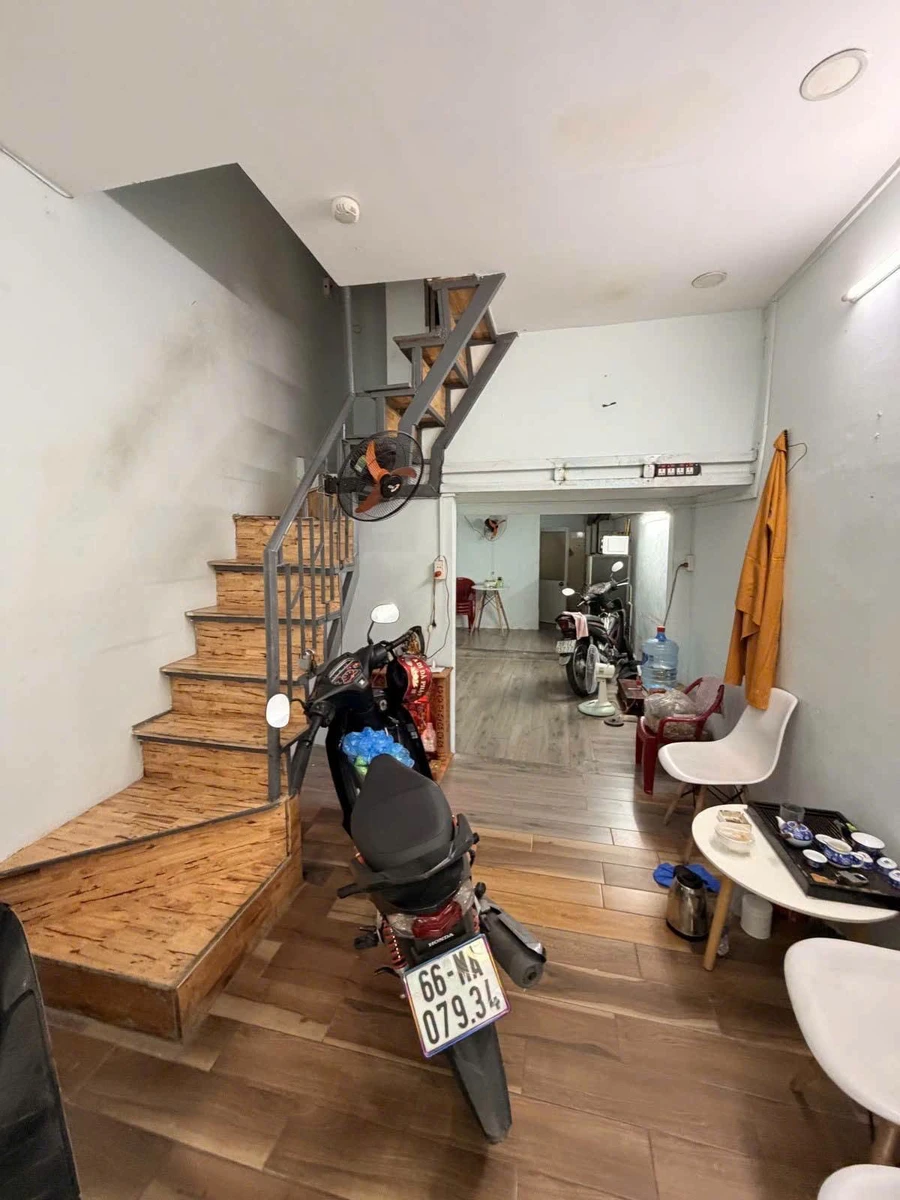 Bán nhà hẻm 30m2 ba tầng Lý Thái Tổ Quận 10 - Ảnh thu nhỏ 2