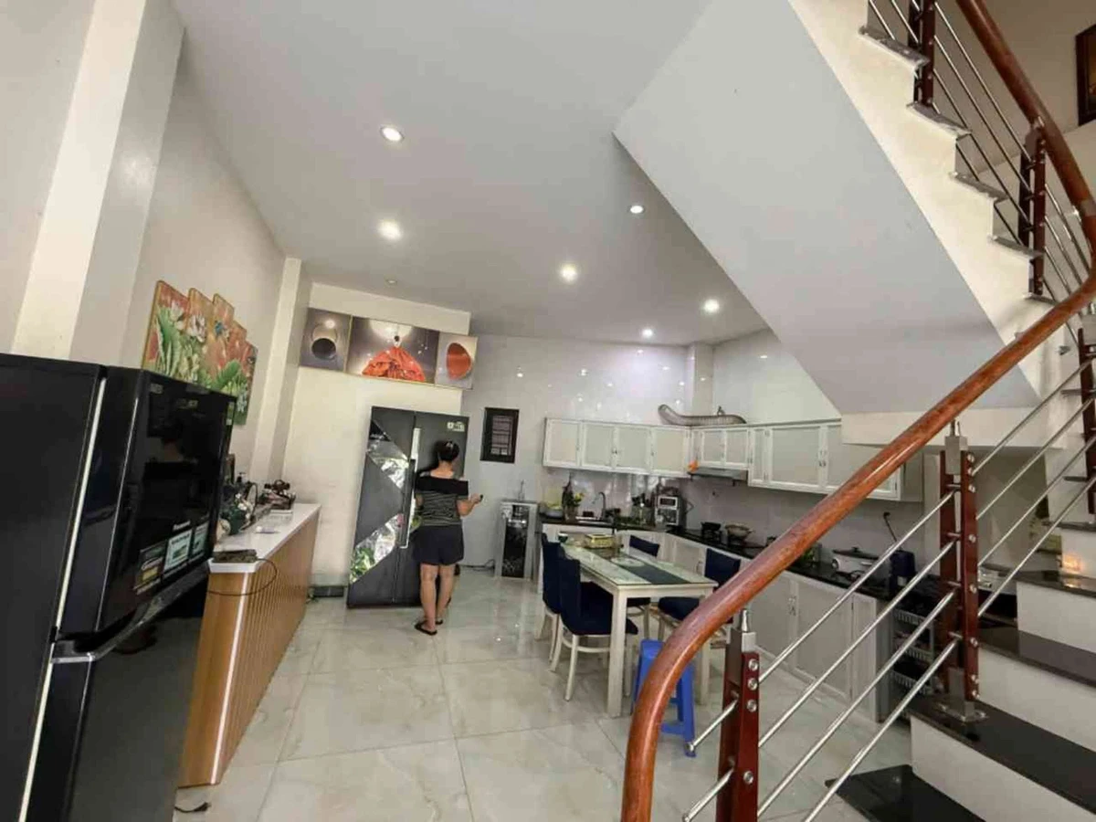 Bán nhà 3 tầng 47m2 chỉ nhỉnh hơn 3 tỷ ngõ Cao Thắng Q1 - Ảnh thu nhỏ 3