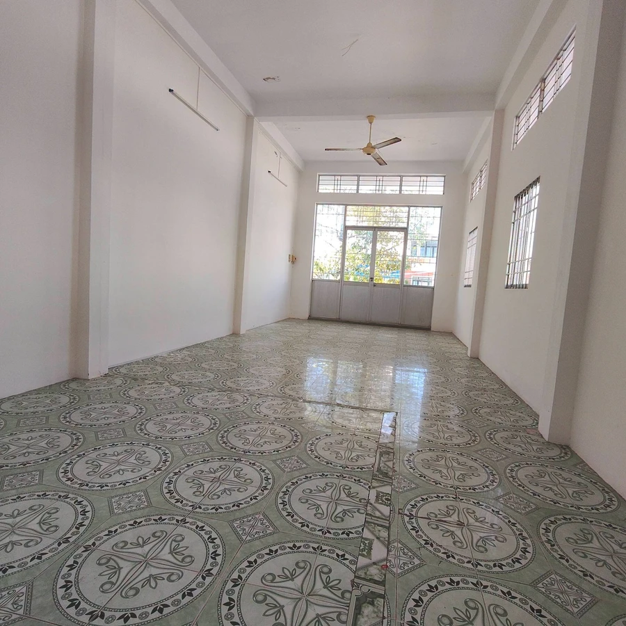 Cho thuê nhà mặt tiền đường Trần Văn Thời, Phường 5, TP. Cà Mau, 6x22m, 12 triệu/tháng - Ảnh thu nhỏ 2