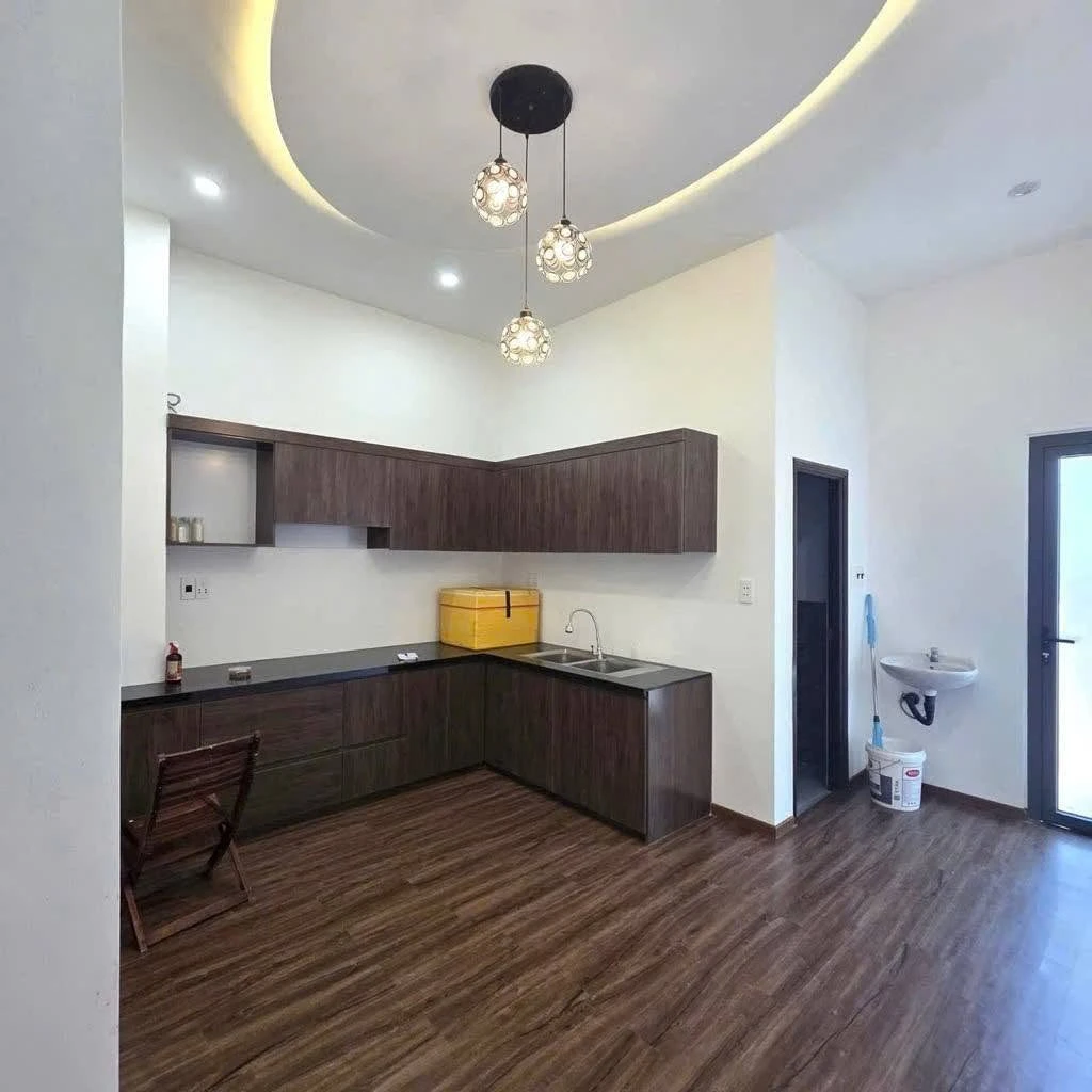 Bán nhà 2 tầng 3 phòng ngủ 72m² Nha Trang giáp biển - Ảnh 1