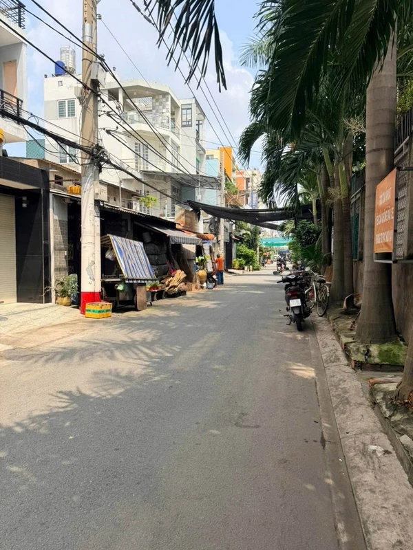 Nhà bán Lê Văn Quới, Bình Tân, 36m², 2 tầng, nhỉnh 4 tỷ