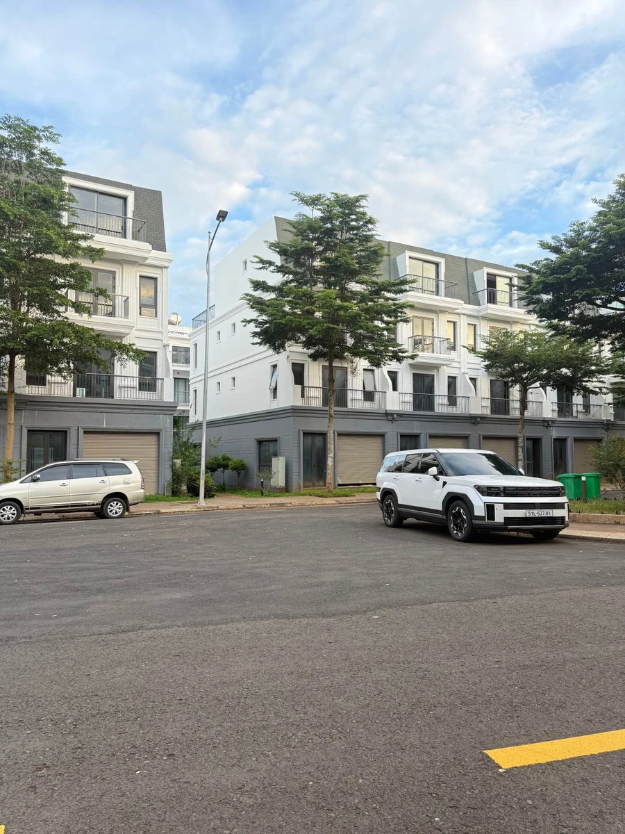 Bán nhà phố Eco City Milano 6x20m, 7,7 tỷ, view công viên - Ảnh 1