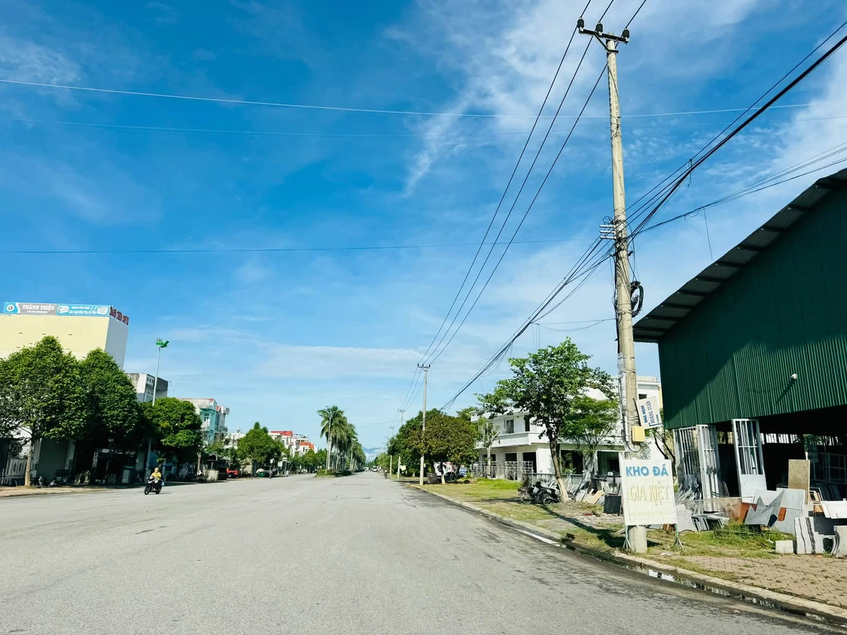 Bán lô đất biệt thự 200m2 mặt tiền đường Trường Chinh, Quảng Ngãi - Ảnh thu nhỏ 2