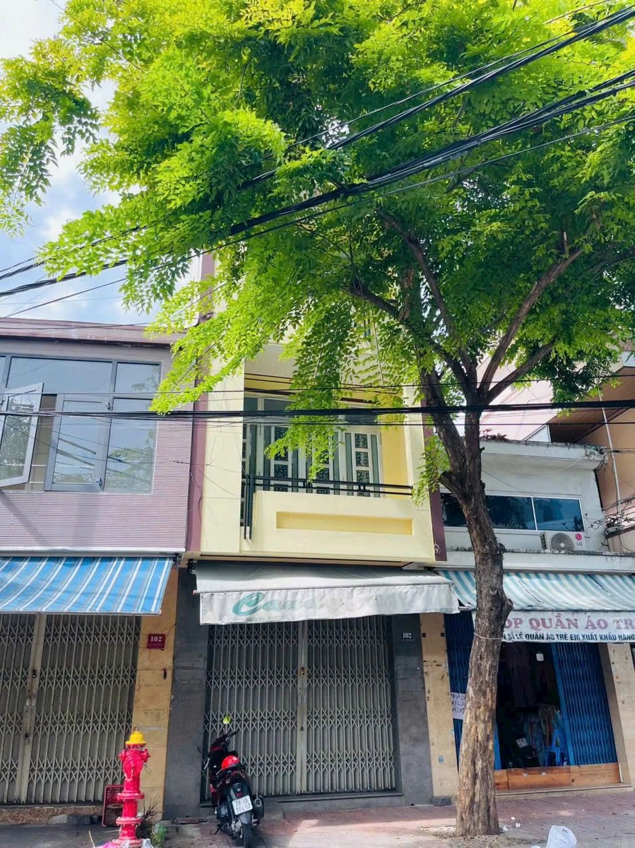Bán nhà 3 tầng mặt đường Lạc Long Quân, Nha Trang, 43m2 - Ảnh 1