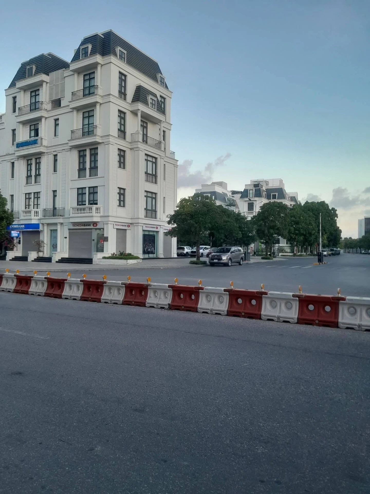 Bán nhà 4 tầng thang máy 120m2 Vinhomes Imperia Hải Phòng 19 tỷ - Ảnh 1