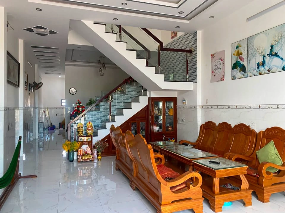 Bán nhà 3 tầng 90m2, mặt tiền 16m, Tuy Hoà - Ảnh 1