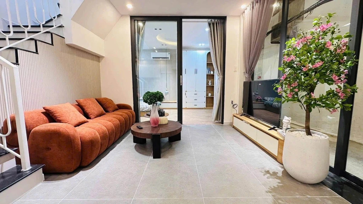 Bán nhà 2 tầng 50m² ngang 10m Hoàng Diệu Quận 1 - Ảnh thu nhỏ 2