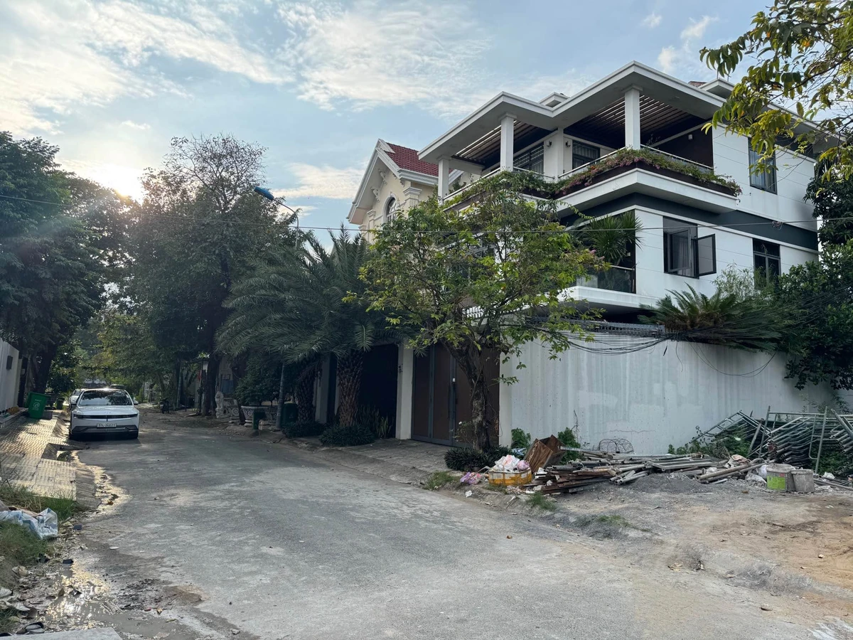 Bán biệt thự 300m2, 106tr/m2 Thủ Đức - Ảnh thu nhỏ 2