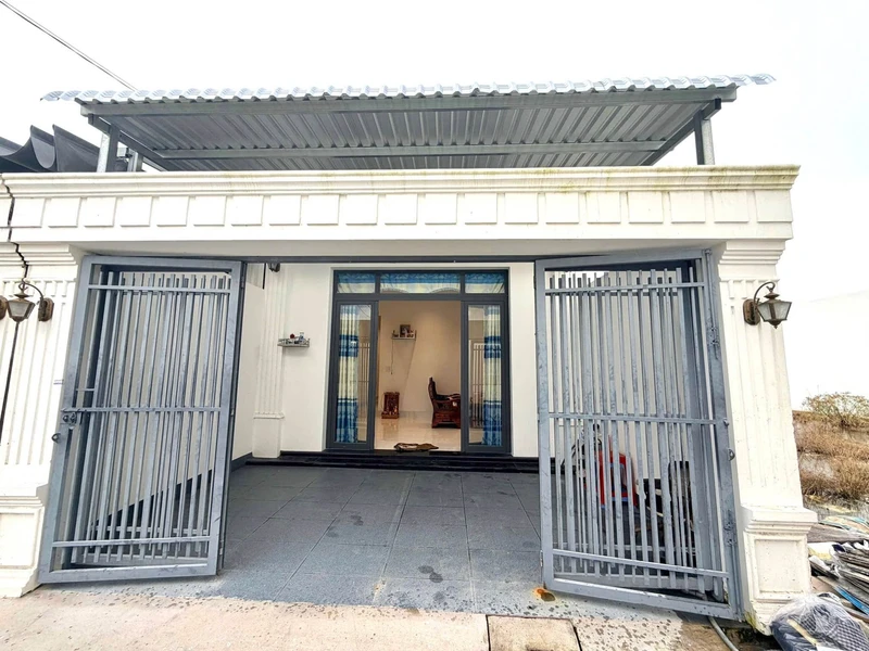 Bán nhà 2 phòng ngủ 110m² gần chợ Tân Trụ, Long An, 999 triệu