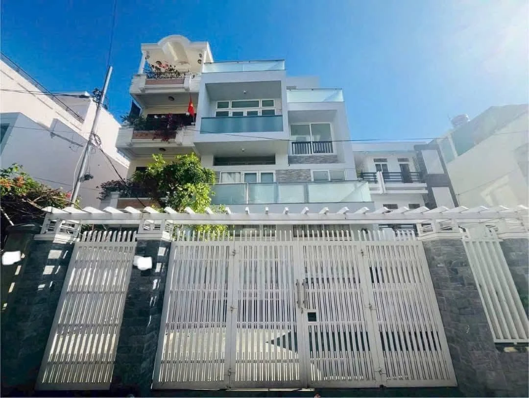 Biệt thự 9 phòng ngủ 127m² gần chợ Đầm Nha Trang giá 8,8 tỷ - Ảnh 1