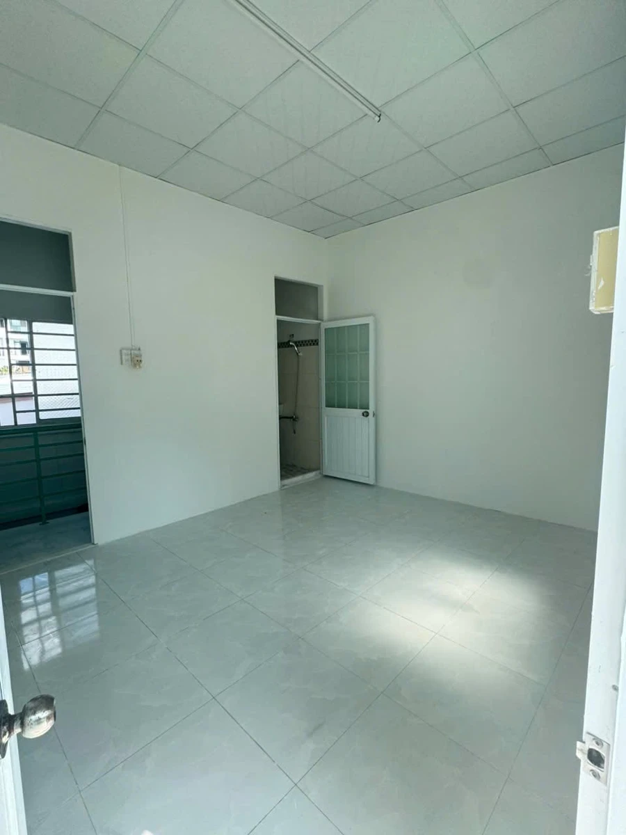 Bán nhà 2 tầng 55,7m² hẻm Phạm Văn Đồng, Phường Bắc Nha Trang, giá 2,8 tỷ - Ảnh thu nhỏ 3
