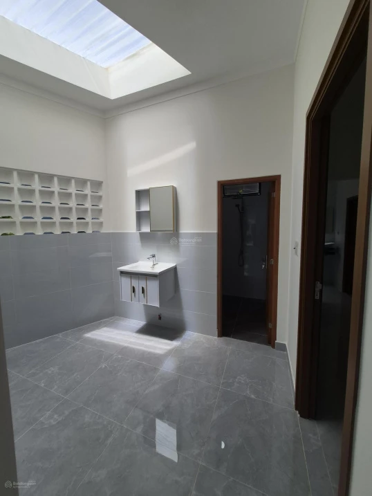 Bán nhà 2 mặt tiền đẹp hiện đại sân ô tô gần chợ, trường học Bình Nghị giá 2tỷ300 - Ảnh thu nhỏ 5