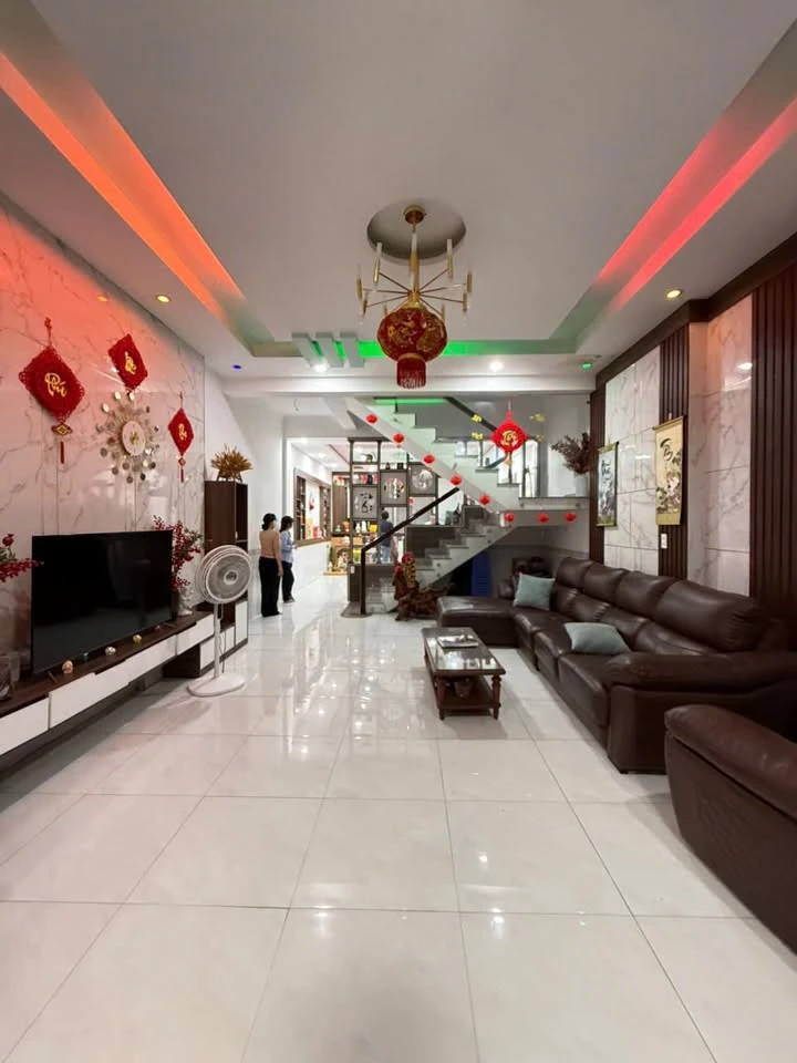 Bán nhà 1 trệt 2 lầu 100m² Tân Phong 4 tỷ 900 triệu - Ảnh thu nhỏ 2
