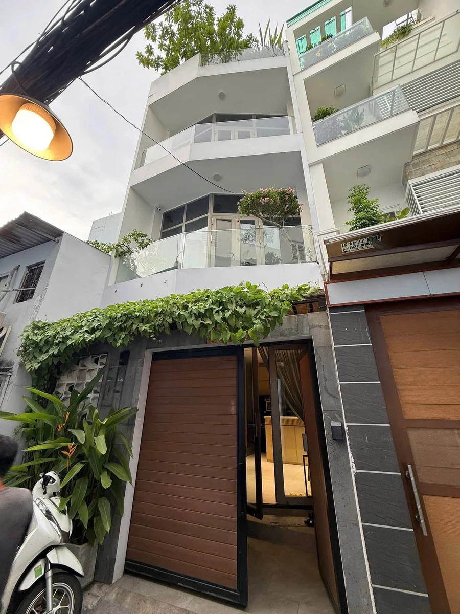 Bán nhà hẻm xe hơi Lạc Long Quân Quận 11, 4,2x9m, 4 tầng, 3PN, giá 6,9 tỷ - Ảnh 1