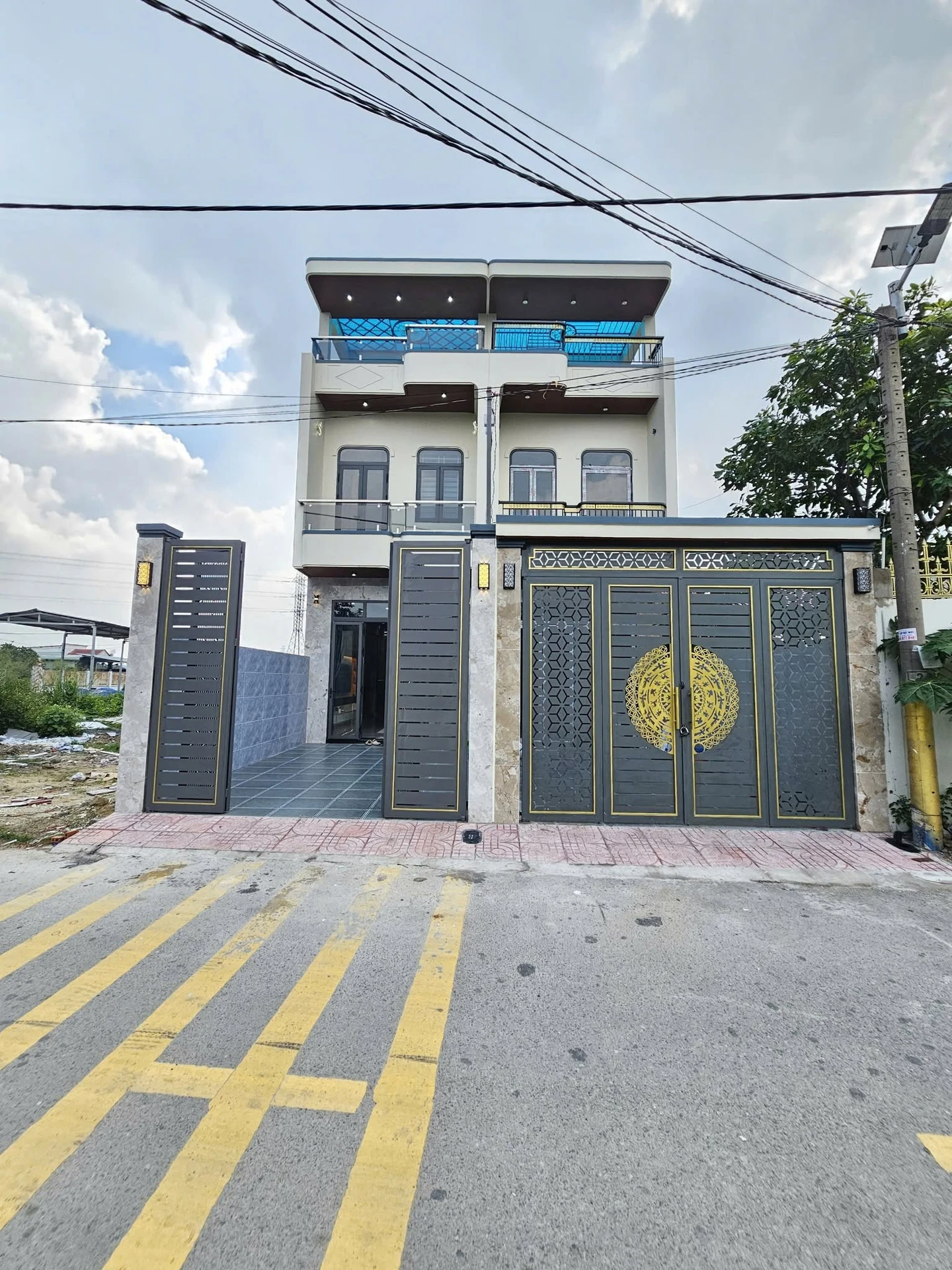 Bán nhà 103m2 3 phòng ngủ 5,5 tỷ Dĩ An - Ảnh 1
