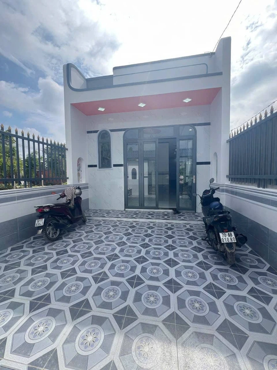 Bán nhà phố 135m² 2PN 2WC gần Ngã 3 Mỹ Hạnh, Hóc Môn - Ảnh thu nhỏ 2