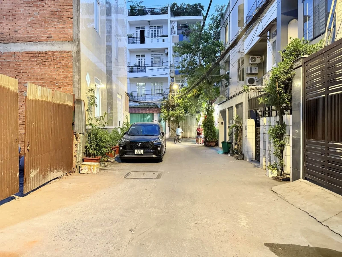 Bán nhà hẻm 8m 4 tầng 68m² đang khai thác Airbnb đường Bùi Đình Tuý, Bình Thạnh - Ảnh 1