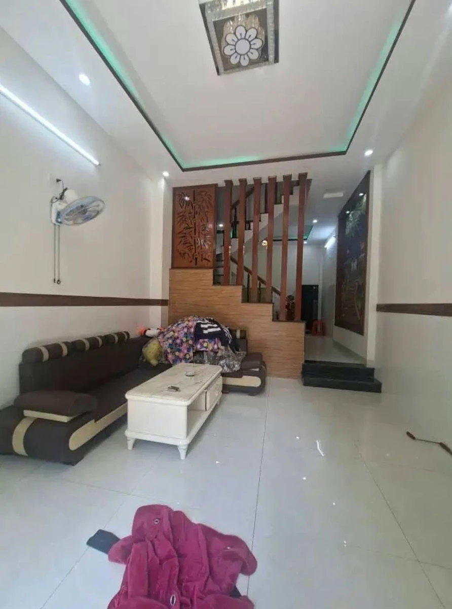 Bán nhà mặt tiền 4 tầng 3PN, 40m2 ở Quy Nhơn, giá 3 tỷ 950 triệu - Ảnh 1