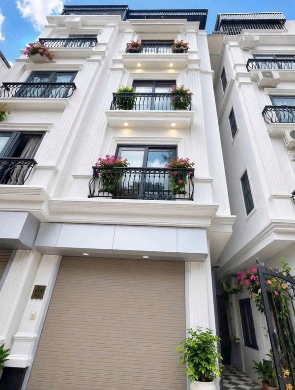 Bán gấp nhà phố lô góc Vũ Đức Thuận 30.8m2 5 tầng giá 7.6 tỷ, Long Biên