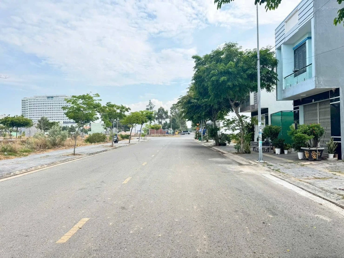 Bán nhà 1 trệt 1 lầu mặt tiền Nguyễn Thái Học, Long Tâm, Bà Rịa, 114m2, giá 4,99 tỷ - Ảnh thu nhỏ 4