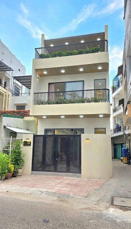 Bán nhà 3 tầng mặt tiền 90m² Nha Trang 11,9 tỷ