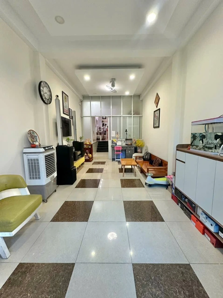 Bán nhà mặt tiền Tân Phú 106m2 4PN 11 tỷ - Ảnh thu nhỏ 2