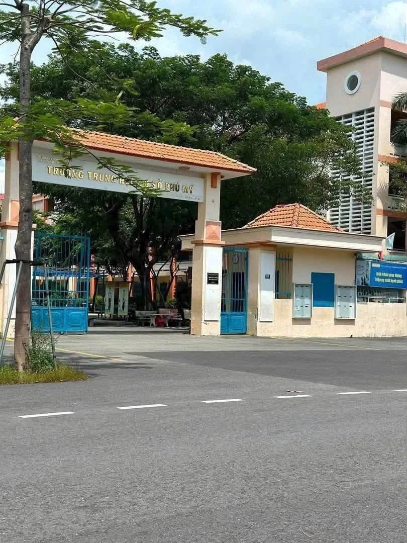 Bán nhà 1 trệt 2 lầu 3PN giá 3,89 tỷ tại Phú Mỹ, Thủ Dầu Một, Bình Dương - Ảnh thu nhỏ 2