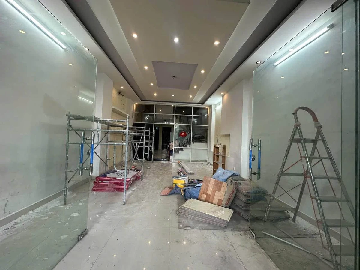 Cho thuê nhà 3 tầng mặt tiền 100m² Kinh Dương Vương Đà Nẵng - Ảnh 1