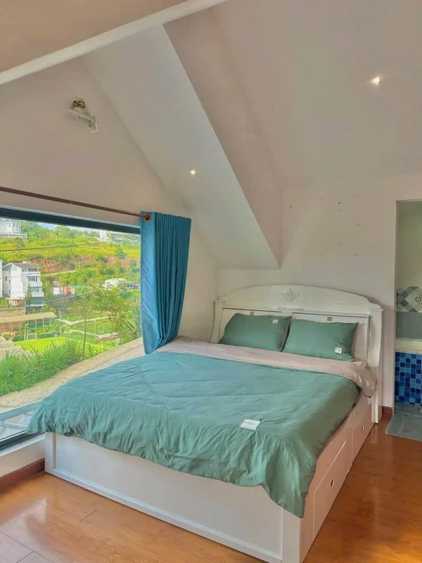 Bán nhà hai mặt tiền 192m² view thung lũng Đà Lạt 9.6 tỷ