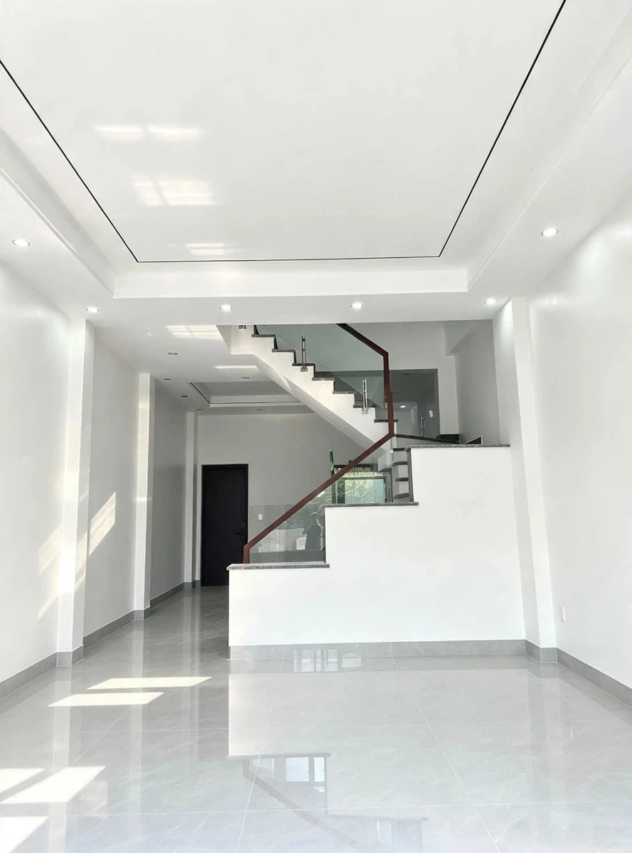 Bán nhà 3 tầng 66m2 Gần Cầu Trắng Bình Chánh - Ảnh thu nhỏ 2