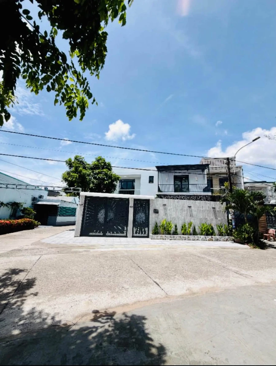 Biệt thự góc 1 trệt 1 lầu view sông 210m2, Quận 4 - Ảnh 1