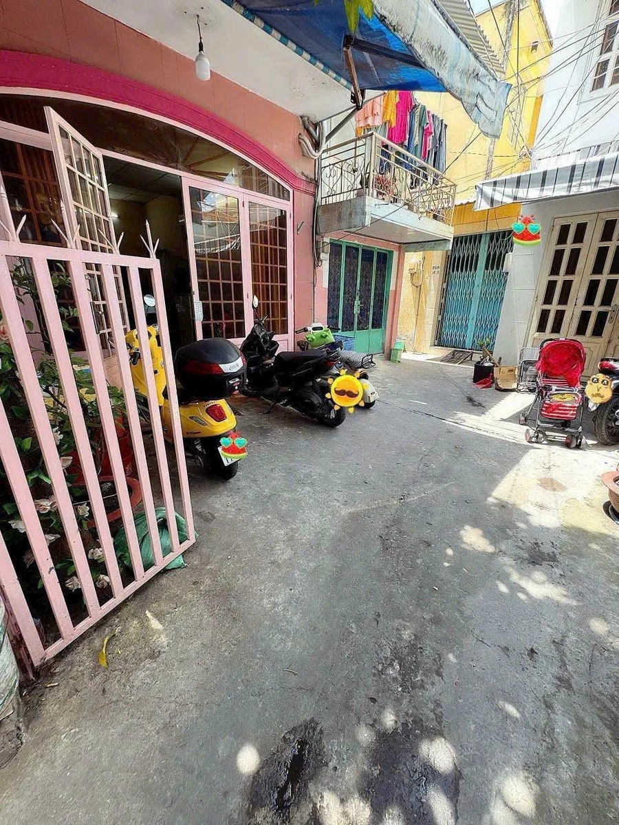 Bán nhà hẻm Đoàn Văn Bơ Quận 4, 45.1m2, 3PN, giá hơn 4 tỷ - Ảnh thu nhỏ 2