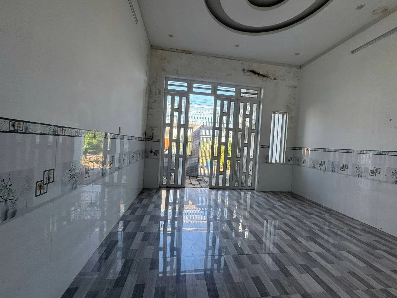 Bán nhà sổ chung mặt tiền Sông Trầu, 100m², 2 phòng, Đồng Nai - Ảnh 1