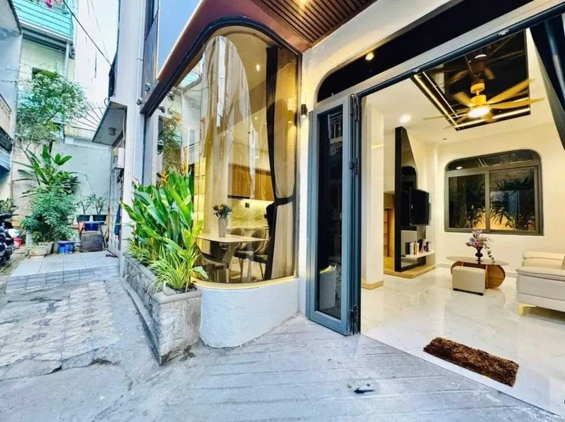 Bán nhà 3 tầng 150m² hẻm xe 16 chỗ đường Nguyễn Cửu Vân, Phường 17, Bình Thạnh 1622m