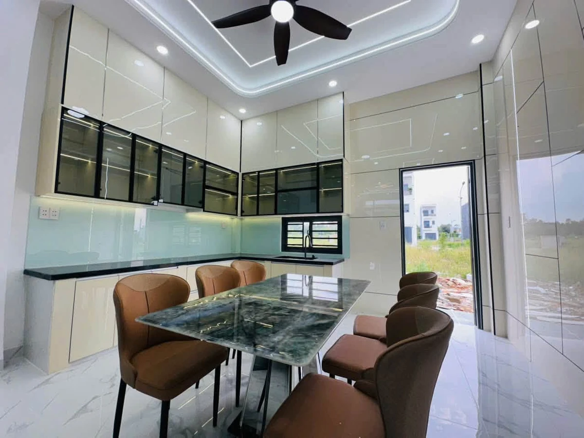 Bán nhà phố 1 trệt 2 lầu 72m2 gần KCN Nam Tân Uyên, Bình Dương, giá 3,5 tỷ - Ảnh thu nhỏ 3
