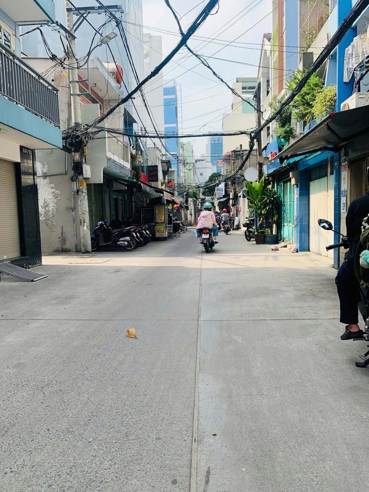 Bán nhà hẻm ô tô 3x8m, 3 tầng mới, gần Cách Mạng Tháng 8, Q10 - Ảnh 1