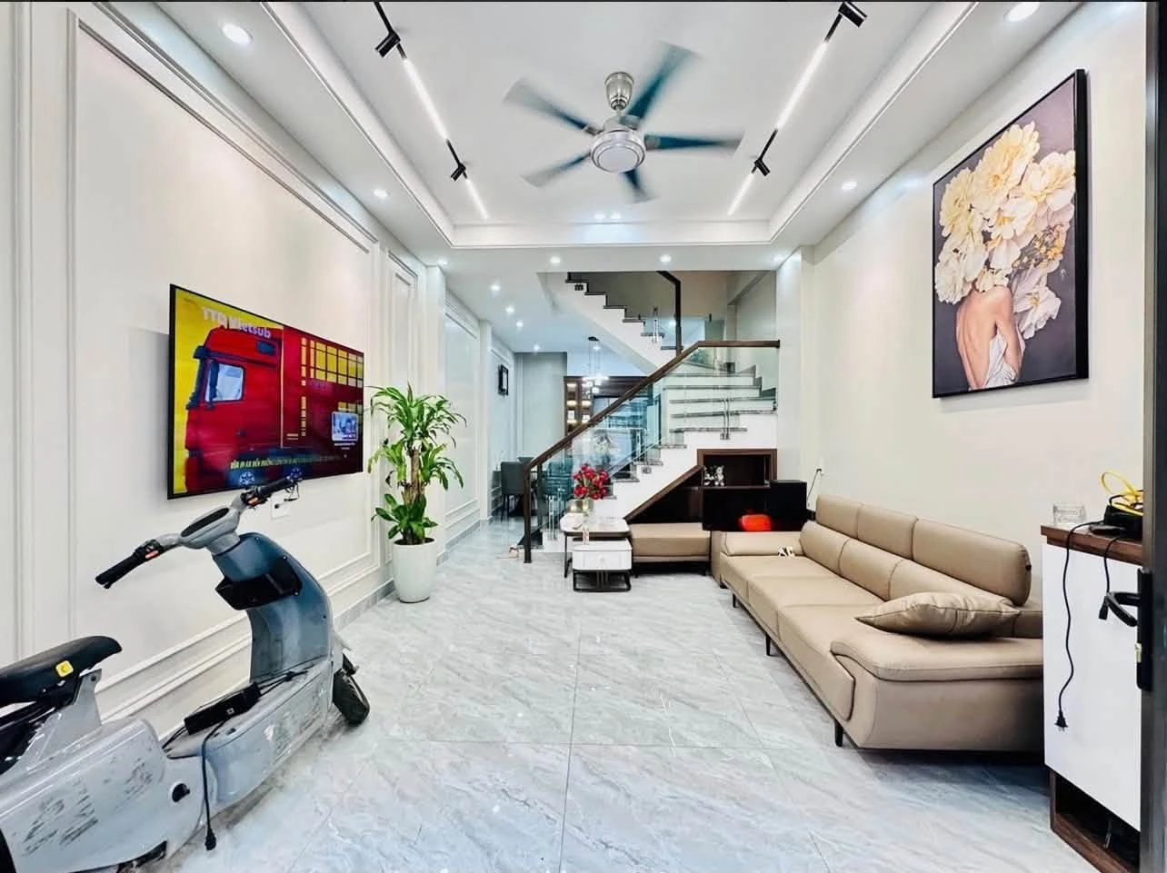 Bán nhà Hồ Sen 3 tầng 60m2, giá 4 tỷ - Ảnh 1