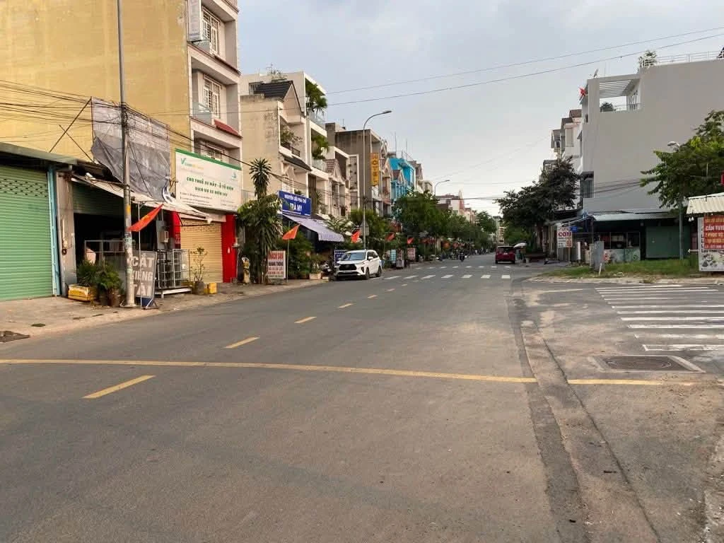 Bán lô góc 162m2 mặt tiền kinh doanh Lê Văn Việt, Tăng Nhơn Phú, giá 40 tỷ - Ảnh thu nhỏ 2