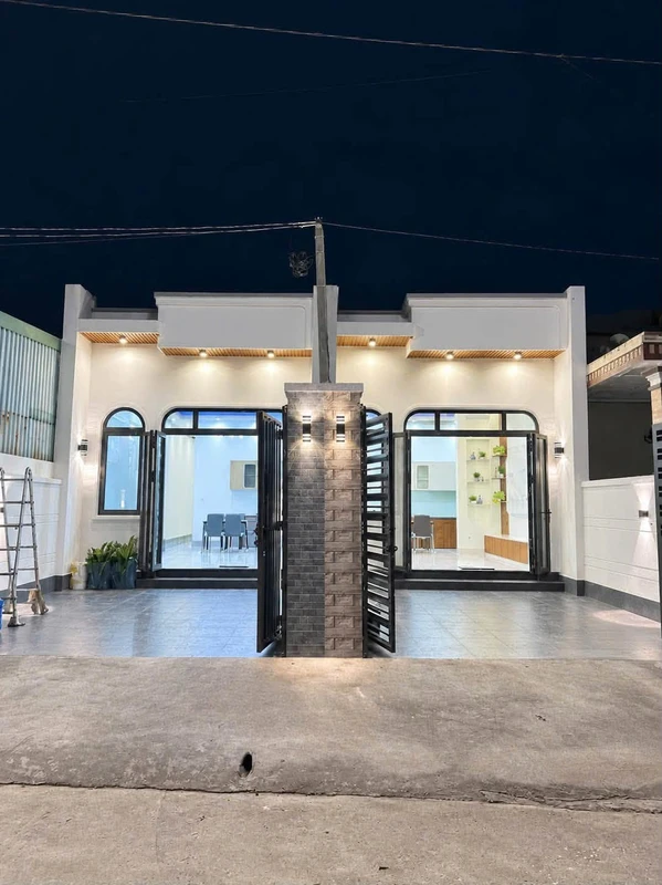 Bán nhà hoàn thiện 4,7x21m, 2 phòng ngủ, sân ô tô, khu TĐC Tân An, Thủ Dầu Một