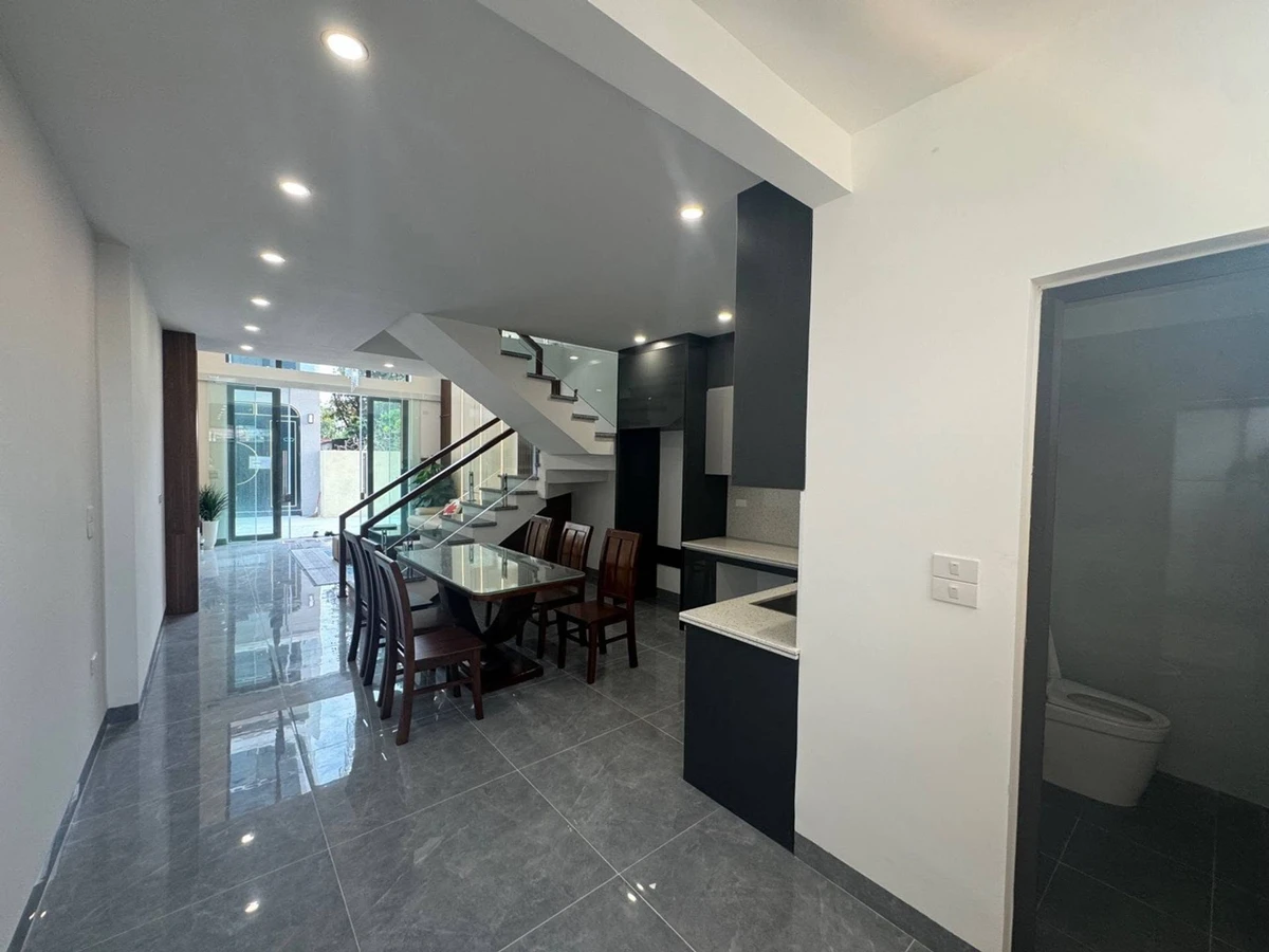 Bán nhà 61m² 4 phòng ngủ ô tô đỗ cửa, Bình Chánh - Ảnh 1