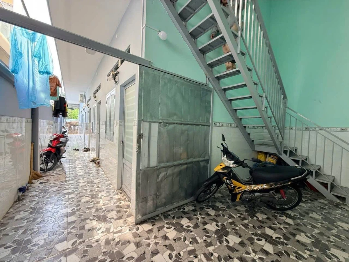 Bán khu trọ 2 tầng 139m² Đỗ Xuân Hợp, thu 37tr/tháng - Ảnh 1