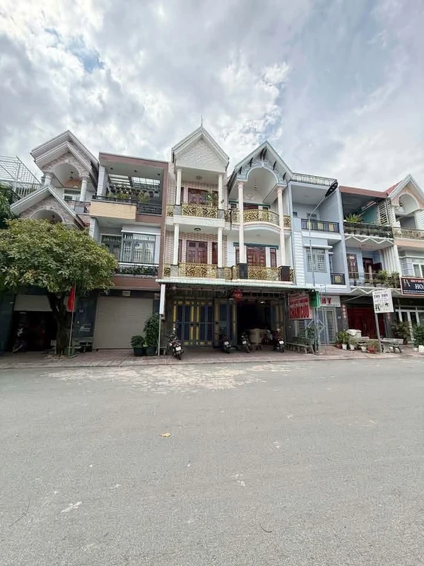 Bán nhà 76m2, 3 tầng Lý Thường Kiệt Dĩ An giá 6 tỷ