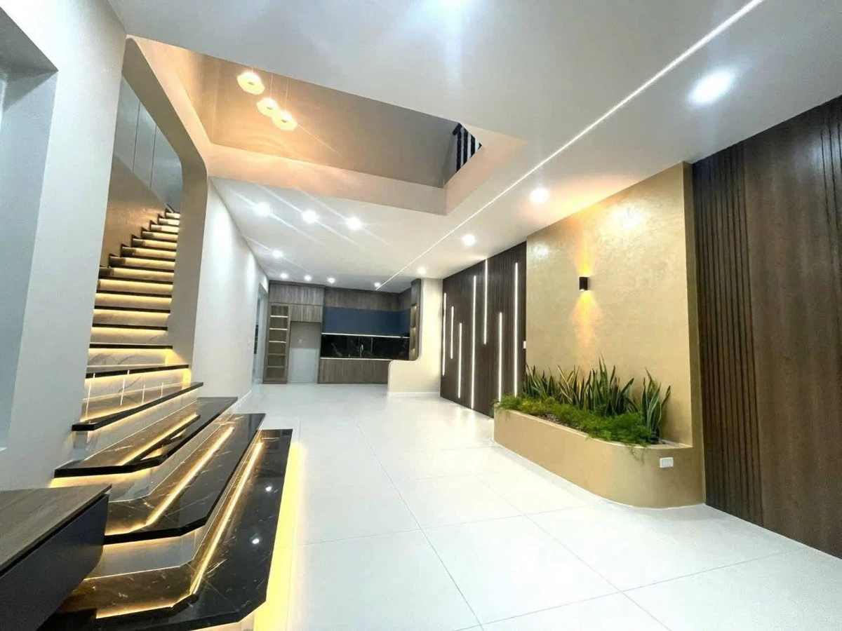 Bán nhà mặt tiền 5,8x17,06m, 3 tầng, 4PN, Chế Lan Viên - Ảnh thu nhỏ 4