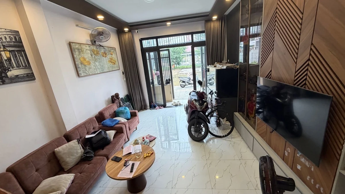 Bán nhà 3 tầng kiên cố 45m2 view công viên đường Trường Chinh giá 6,7 tỷ - Ảnh 1