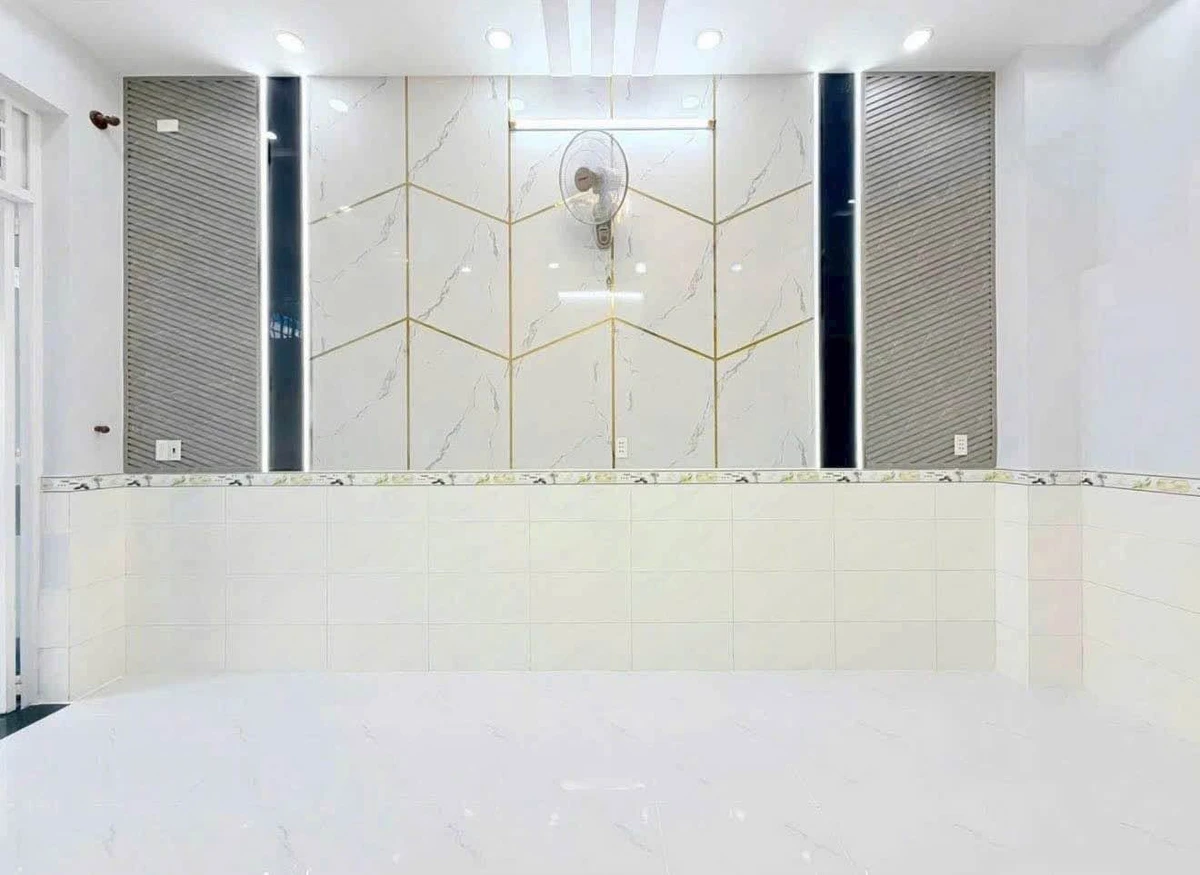Bán nhà 1 trệt 2 lầu 4PN hẻm HT35, Quận 12, 69,1m², giá 5,35 tỷ - Ảnh thu nhỏ 4